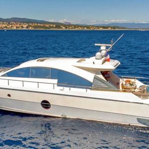 Aicon 72 is an ideal yacht to enjoy your family vacation.