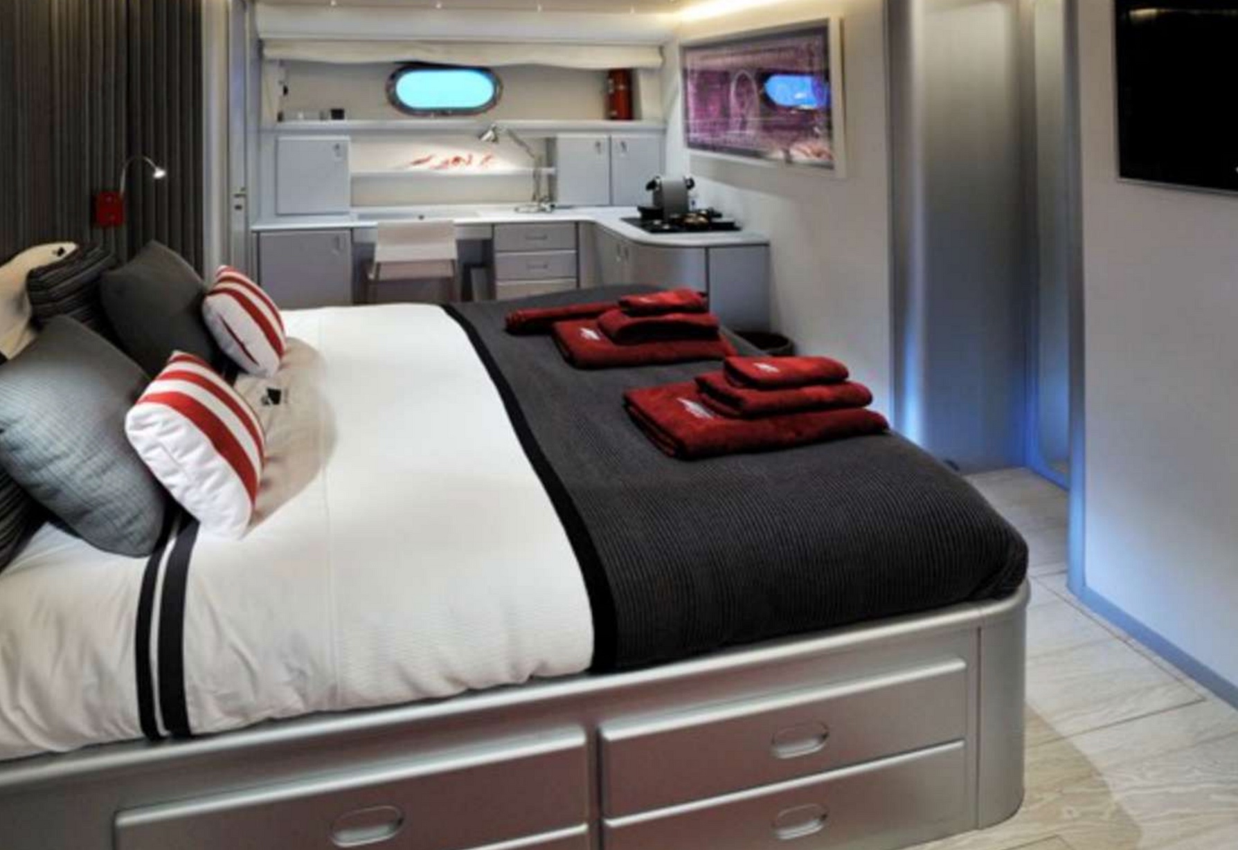 Petardo C is a luxury yacht that offers great exterior and interior areas, with a contemporary flair, creating a relaxed atmosphere.