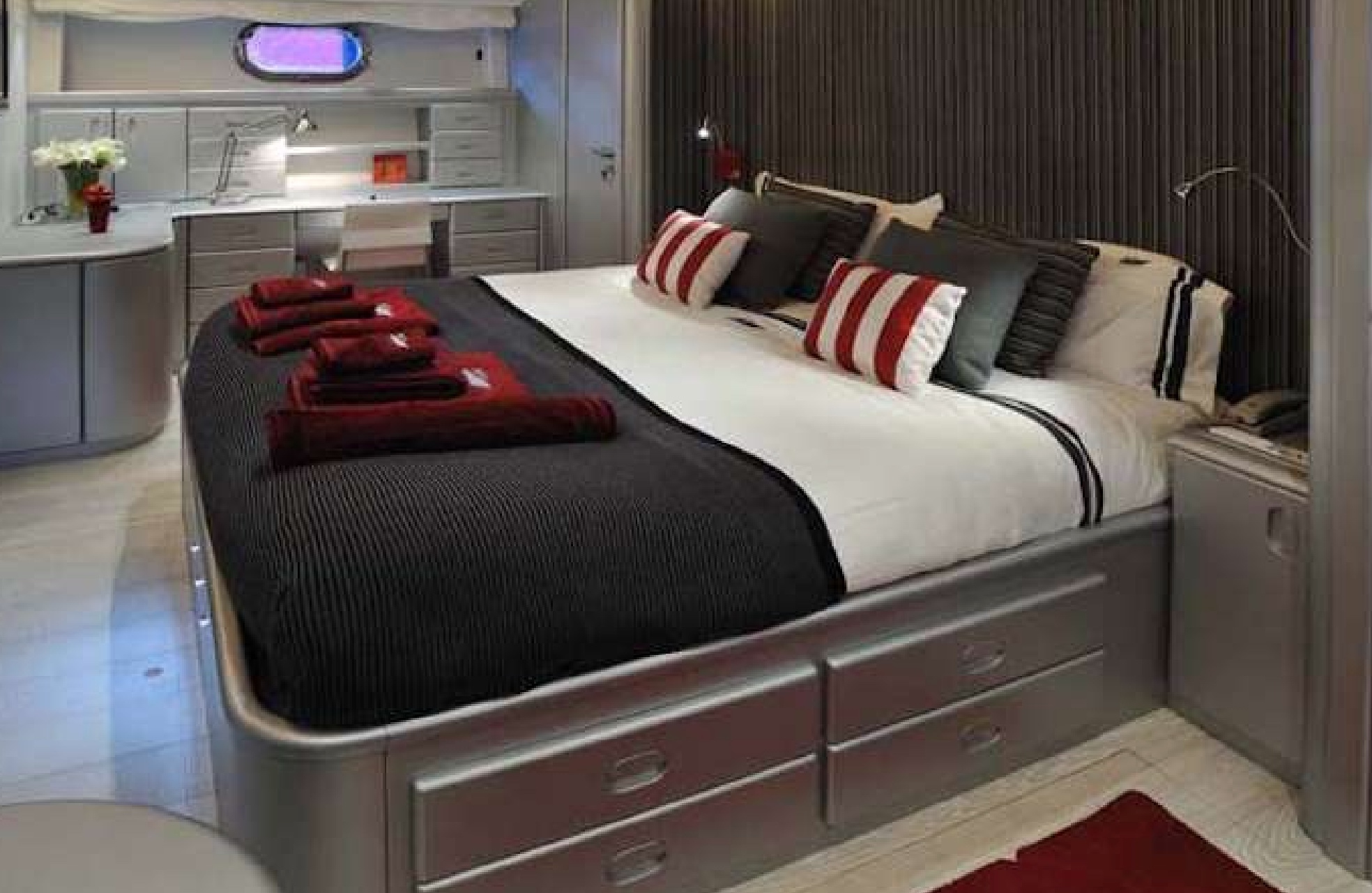 Petardo C is a luxury yacht that offers great exterior and interior areas, with a contemporary flair, creating a relaxed atmosphere.