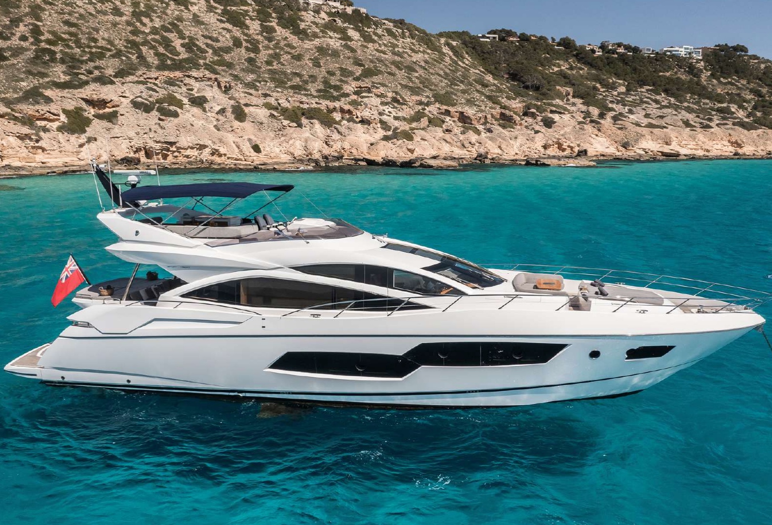 Built in 2015 at the famous Sunseeker shipyard, Seawater prides herself with sleek and stylish lines.