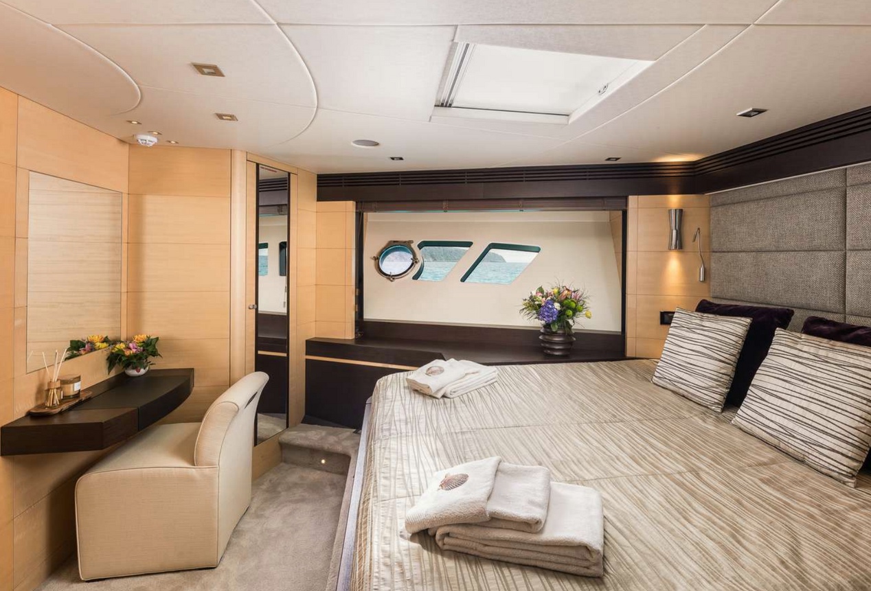 Built in 2015 at the famous Sunseeker shipyard, Seawater prides herself with sleek and stylish lines.