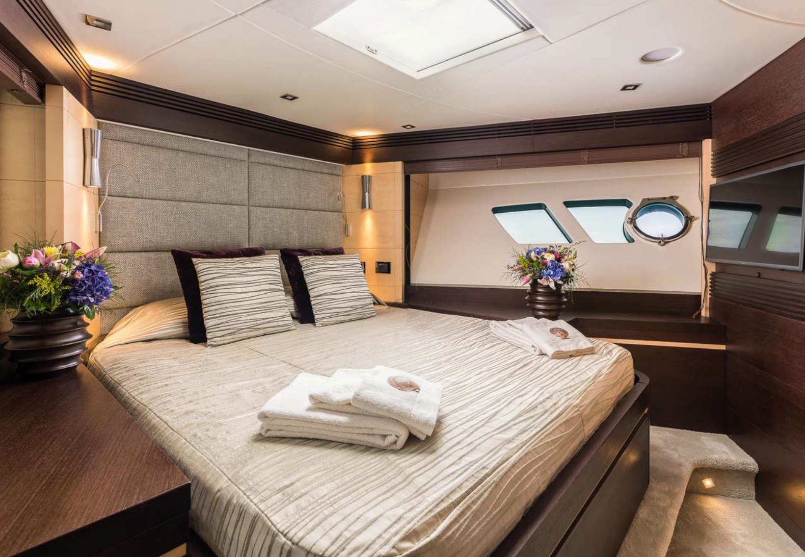 Built in 2015 at the famous Sunseeker shipyard, Seawater prides herself with sleek and stylish lines.