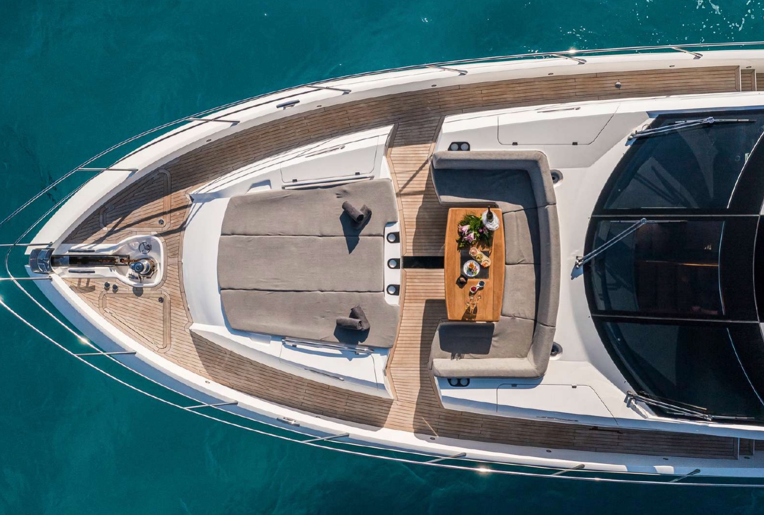 Built in 2015 at the famous Sunseeker shipyard, Seawater prides herself with sleek and stylish lines.