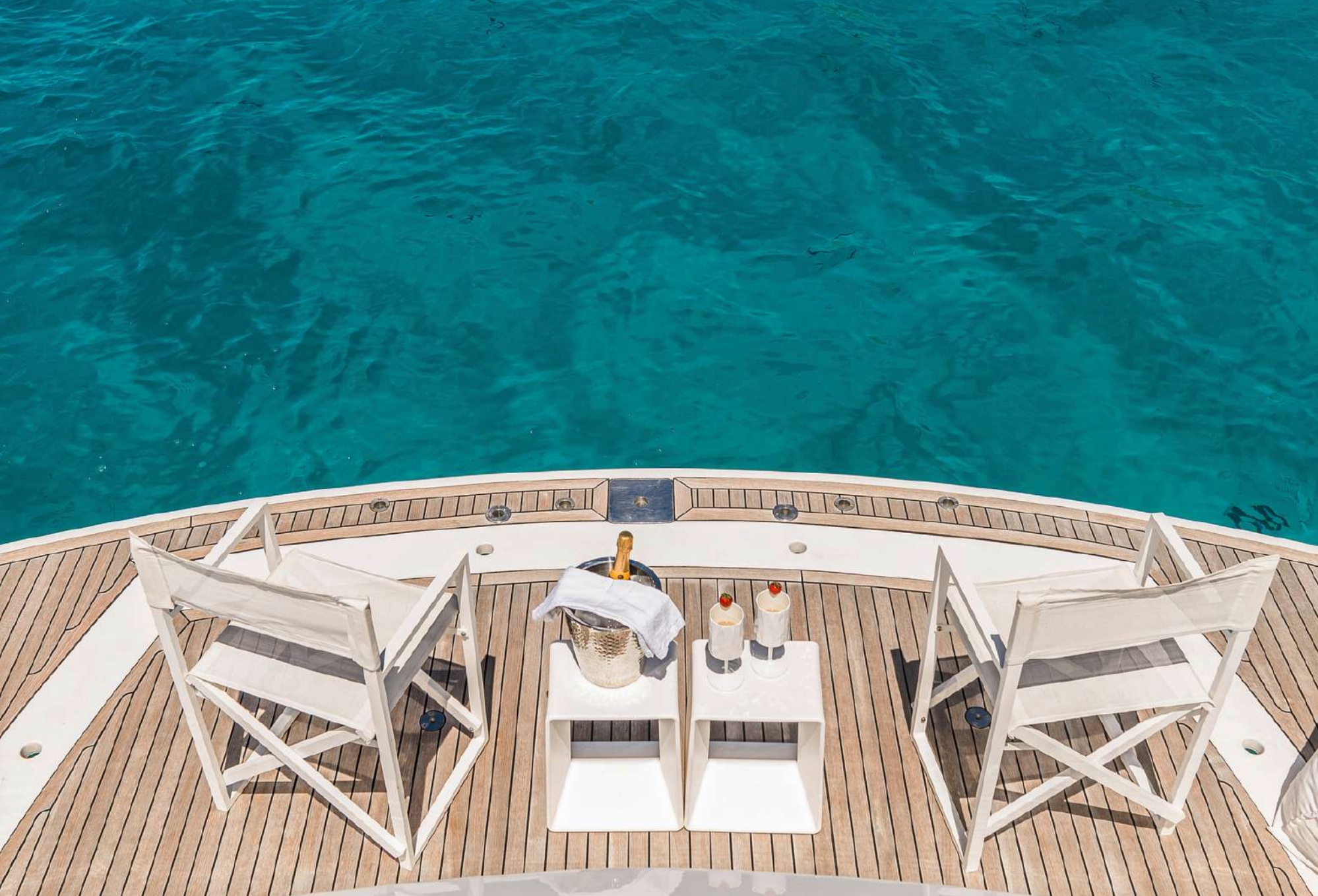 Built in 2015 at the famous Sunseeker shipyard, Seawater prides herself with sleek and stylish lines.