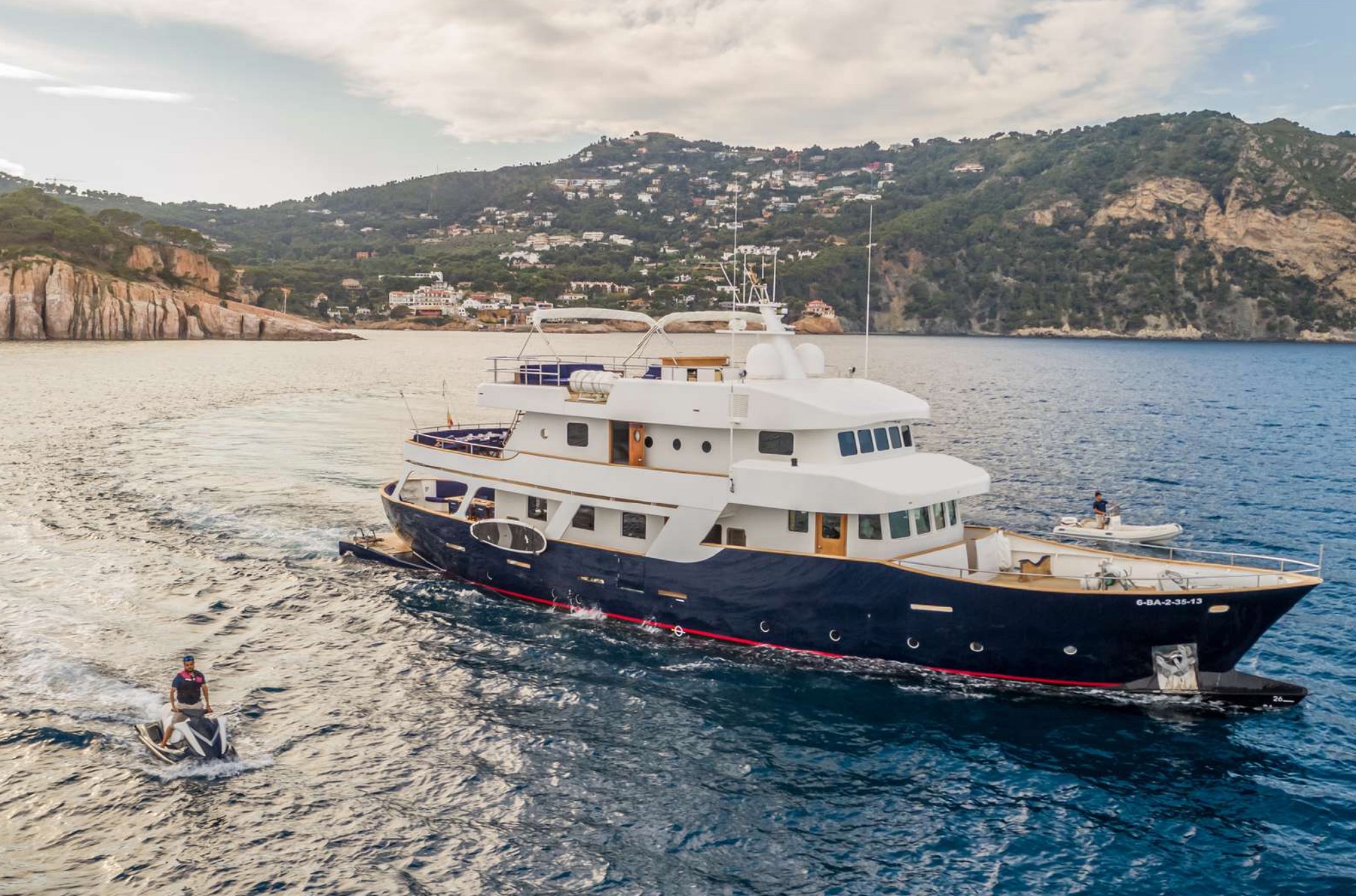 semaya-navetta-5 Semaya Navetta is one of our finest charter options.