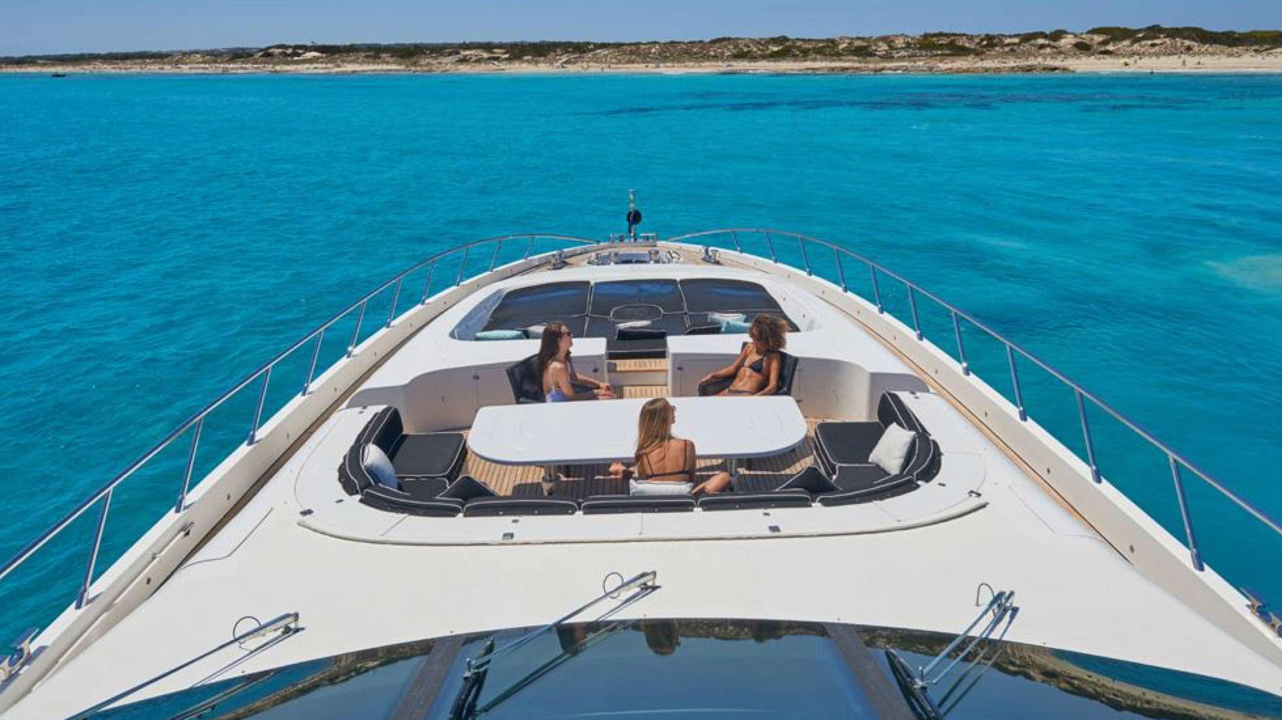 Shane offers a high performance super yacht with an exclusive & chic interior areas.