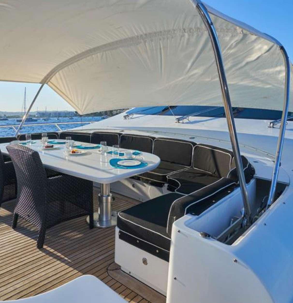 Shane offers a high performance super yacht with an exclusive & chic interior areas.