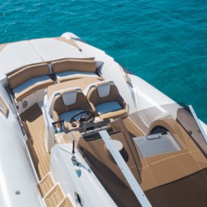 Bandido Canados 42 is a 13m yacht fully-equipped for a great vacation in the Balearic Islands.