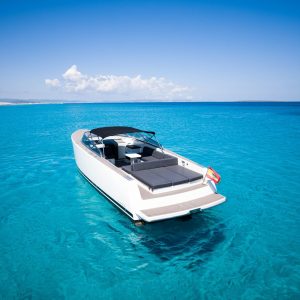 Smart Ass Van Dutch is a 12m yacht fully-equipped for a great vacation in the Balearic Islands.